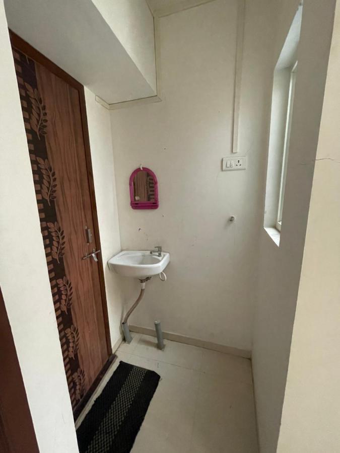 Shree Sadguru Krupa Yatri Niwas Villa Kolhapur Bagian luar foto